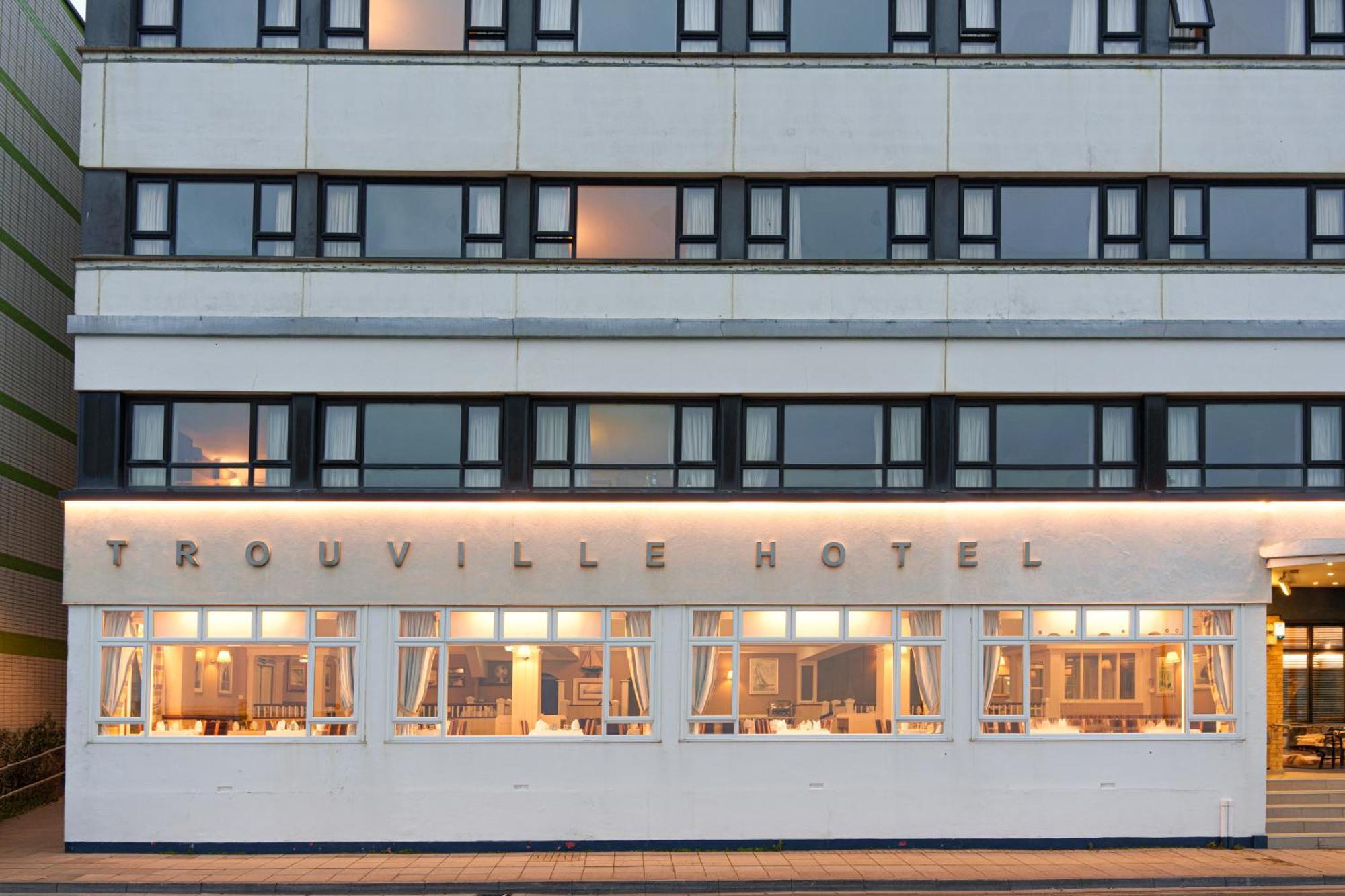Trouville Hotel By Compass Hospitality Sandown Bagian luar foto