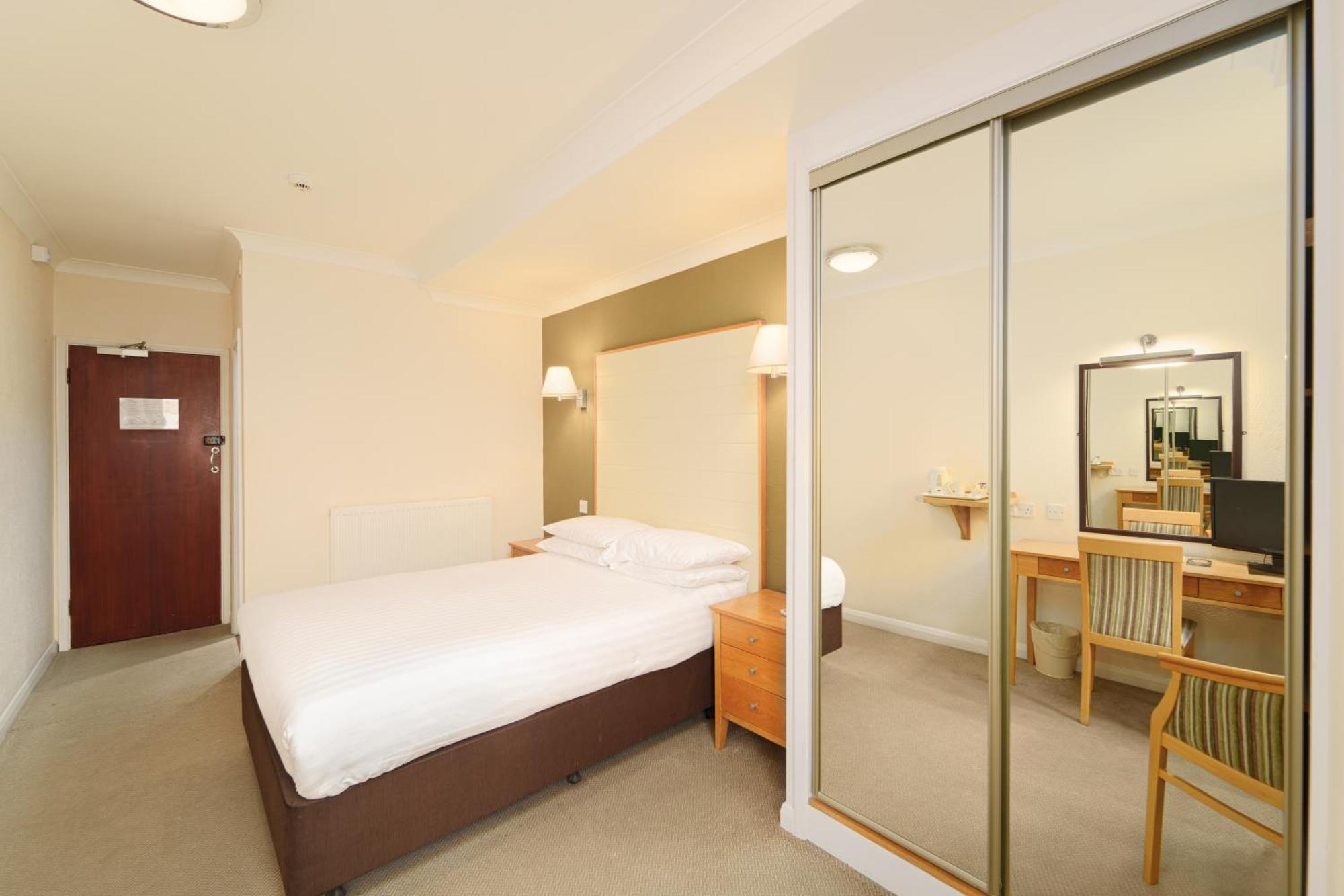 Trouville Hotel By Compass Hospitality Sandown Bagian luar foto