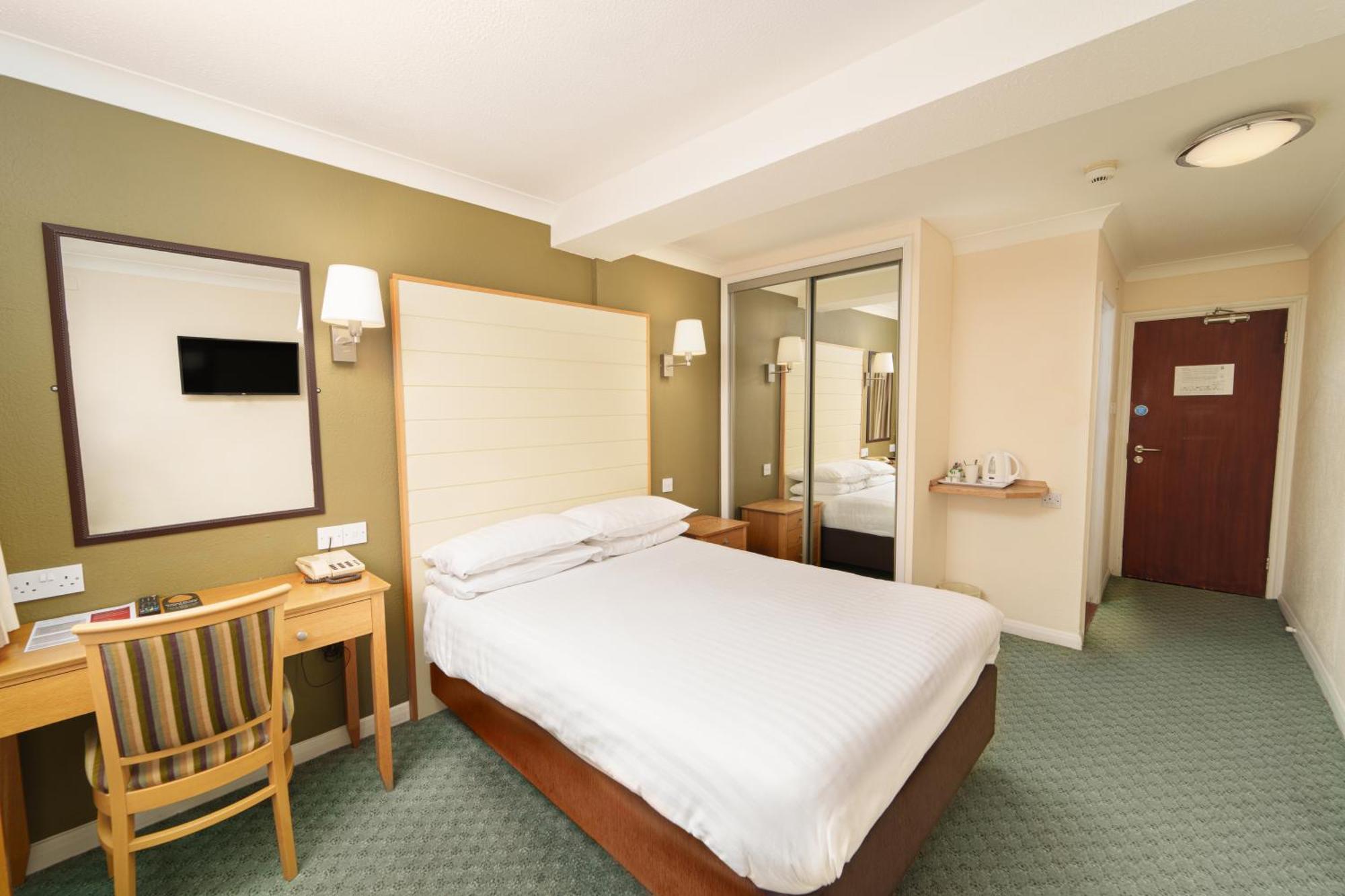Trouville Hotel By Compass Hospitality Sandown Bagian luar foto