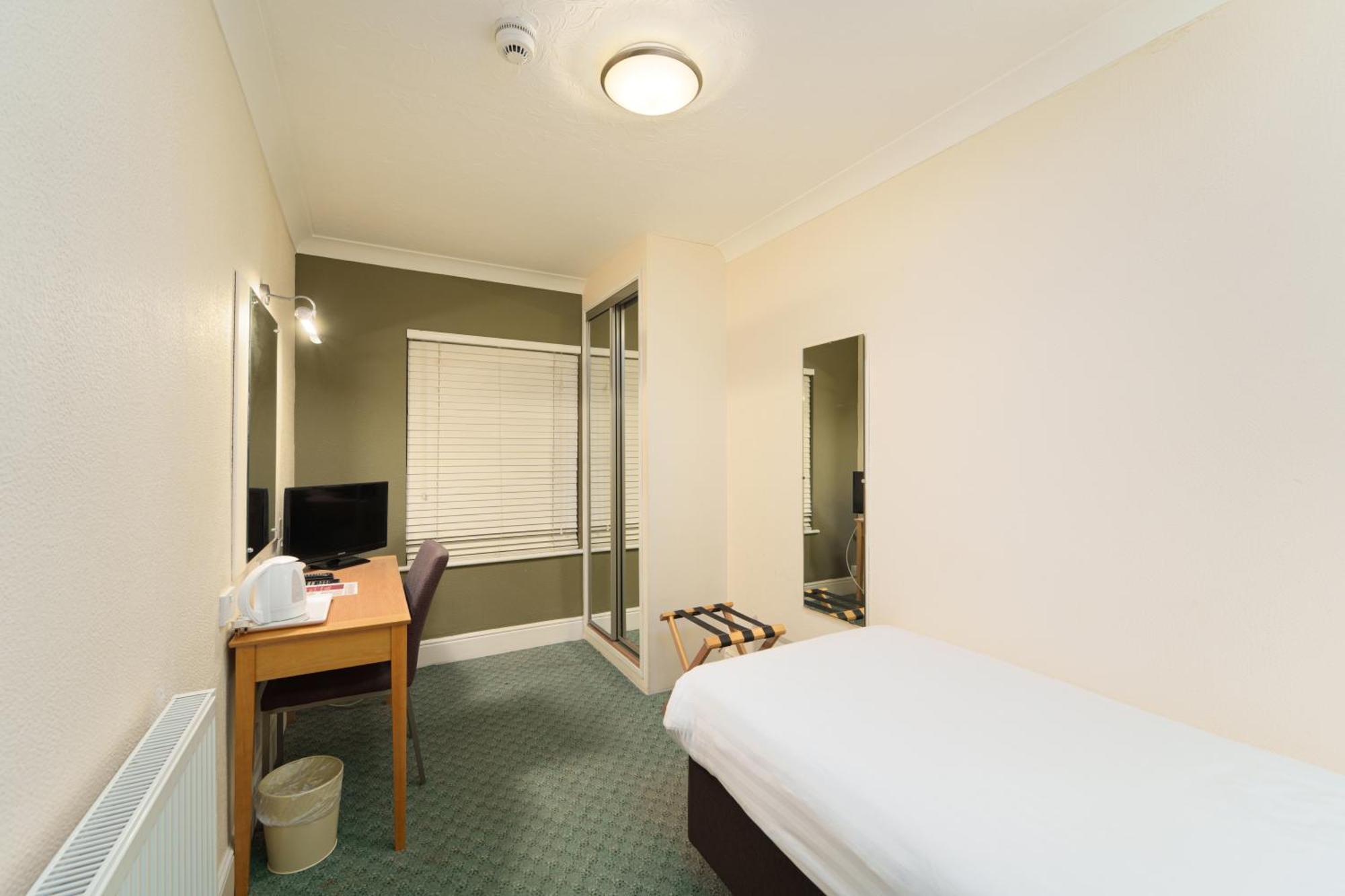 Trouville Hotel By Compass Hospitality Sandown Bagian luar foto