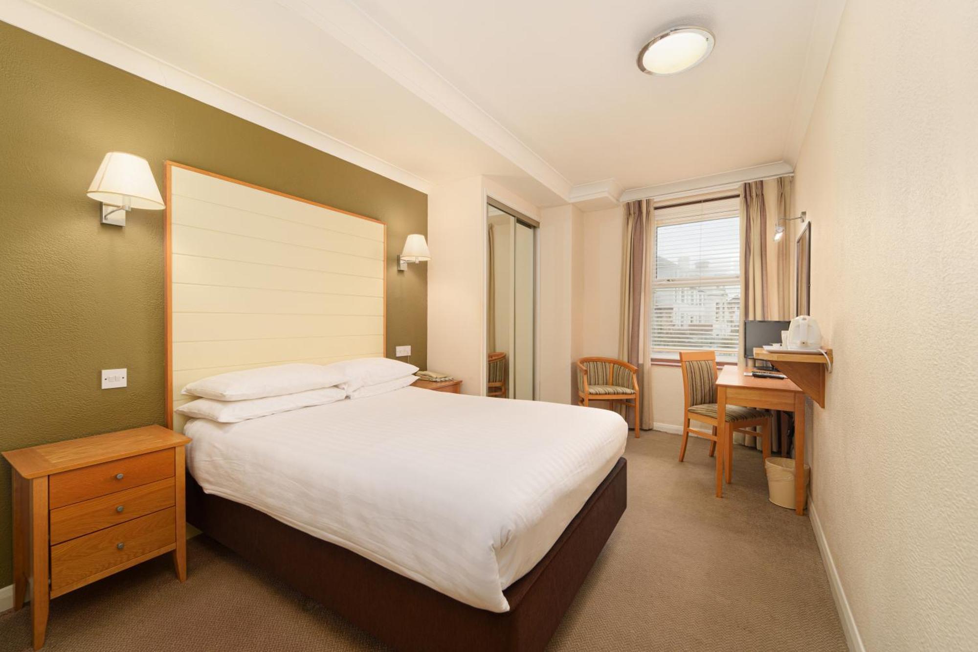 Trouville Hotel By Compass Hospitality Sandown Bagian luar foto
