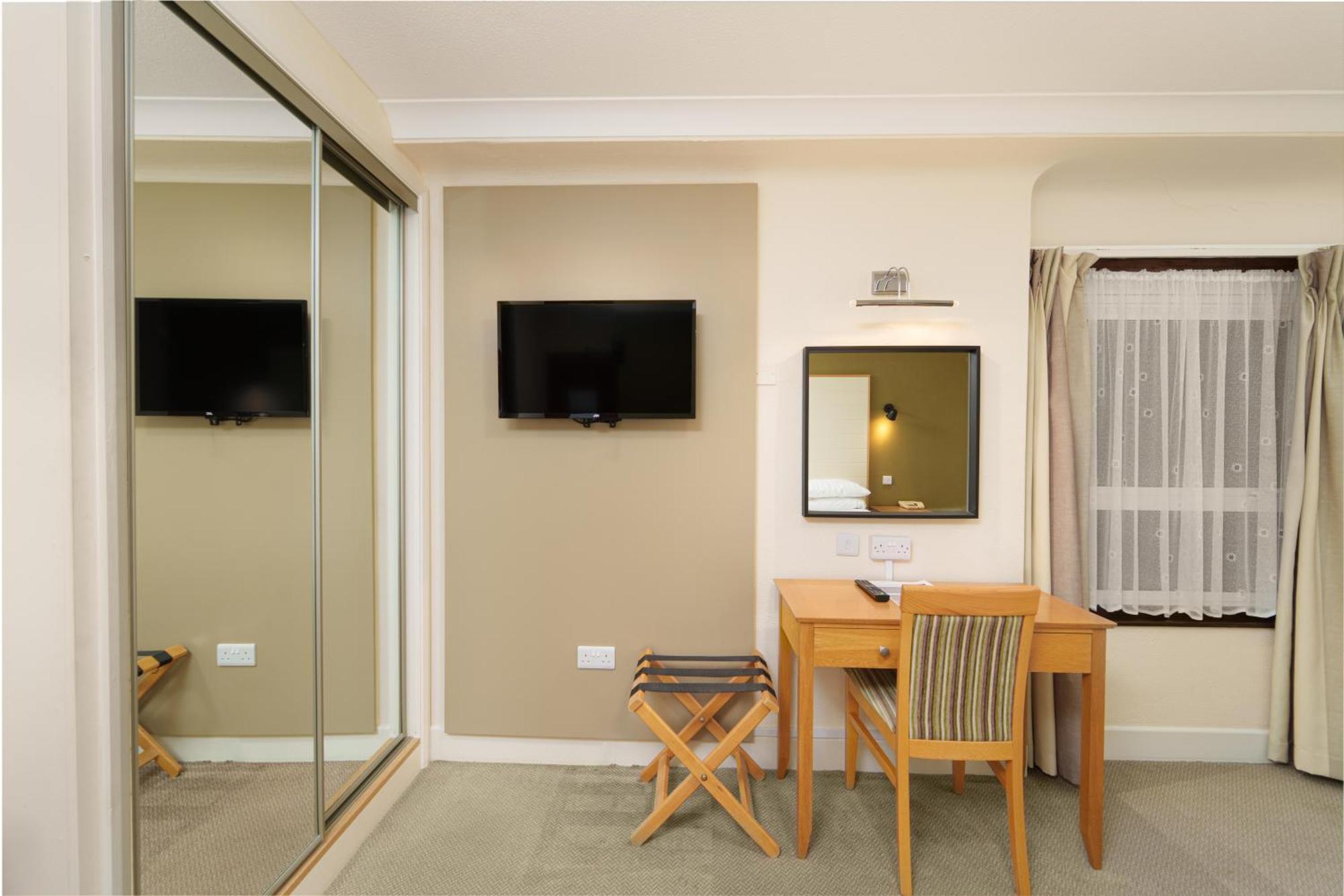 Trouville Hotel By Compass Hospitality Sandown Bagian luar foto
