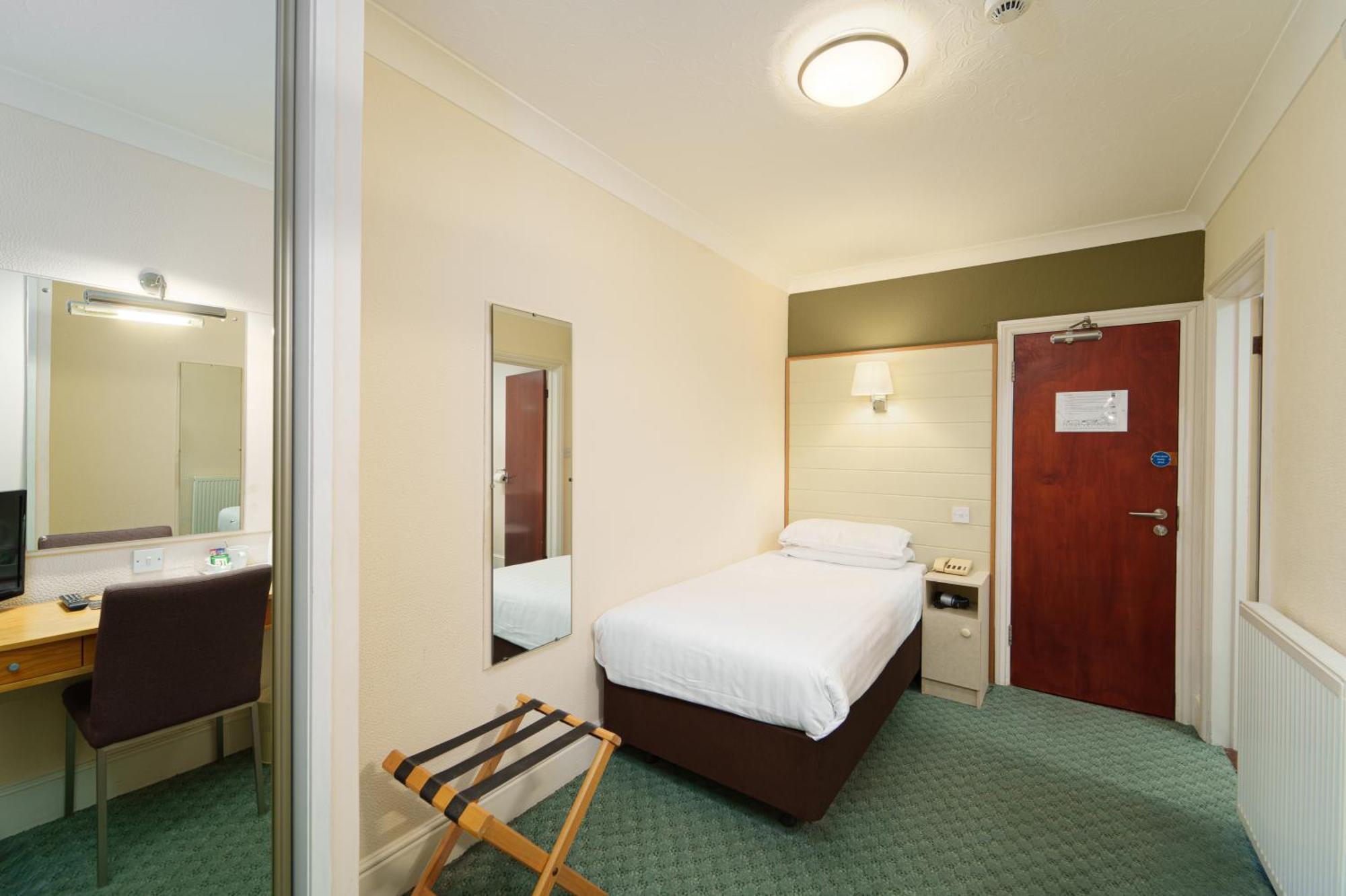 Trouville Hotel By Compass Hospitality Sandown Bagian luar foto